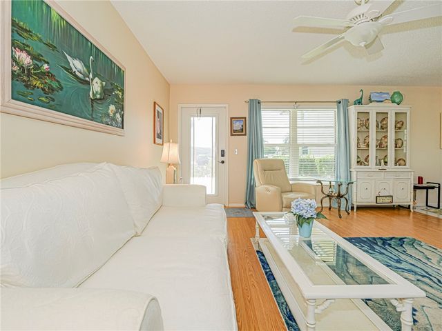 23 Vista Gardens Trail 102, Vero Beach, FL 32962