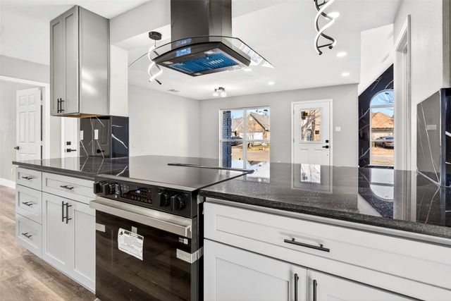 6106 Maple Leaf Drive, Arlington, TX 76017