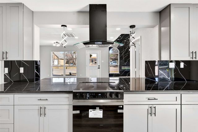 6106 Maple Leaf Drive, Arlington, TX 76017