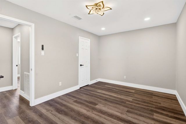 6106 Maple Leaf Drive, Arlington, TX 76017