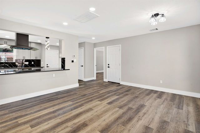 6106 Maple Leaf Drive, Arlington, TX 76017