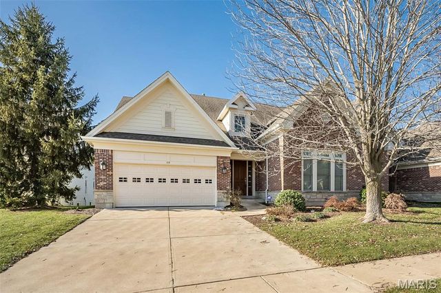 719 Clayton Corners Drive, Ballwin, MO 63011