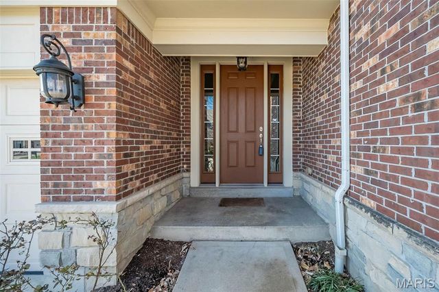 719 Clayton Corners Drive, Ballwin, MO 63011