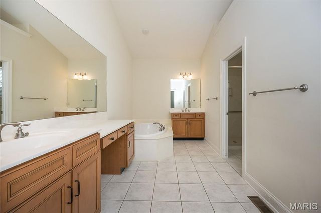 719 Clayton Corners Drive, Ballwin, MO 63011