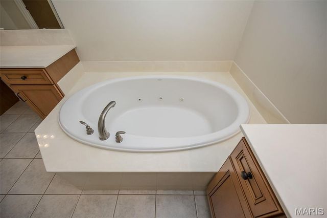 719 Clayton Corners Drive, Ballwin, MO 63011