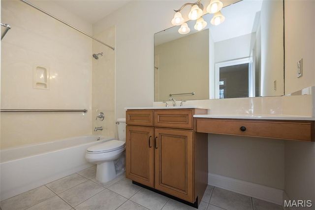 719 Clayton Corners Drive, Ballwin, MO 63011