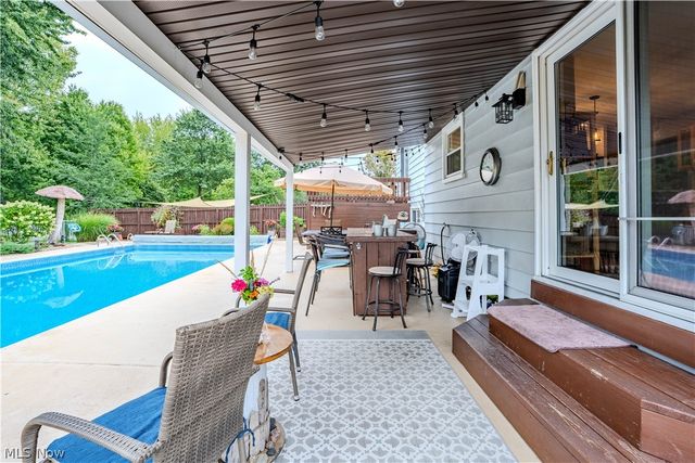 20566 Village Green Drive, Strongsville, OH 44149