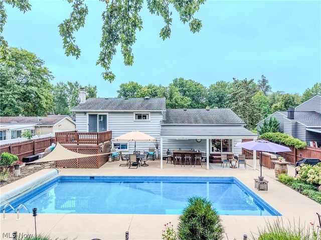 20566 Village Green Drive, Strongsville, OH 44149