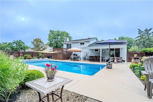 20566 Village Green Drive, Strongsville, OH 44149