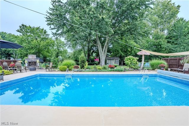 20566 Village Green Drive, Strongsville, OH 44149