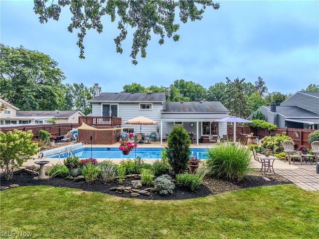 20566 Village Green Drive, Strongsville, OH 44149