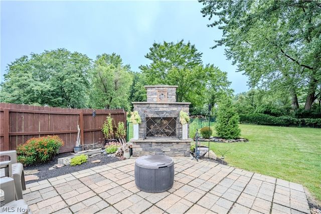 20566 Village Green Drive, Strongsville, OH 44149