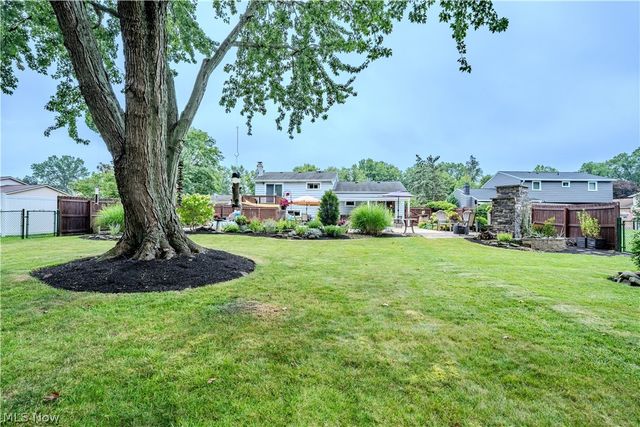20566 Village Green Drive, Strongsville, OH 44149