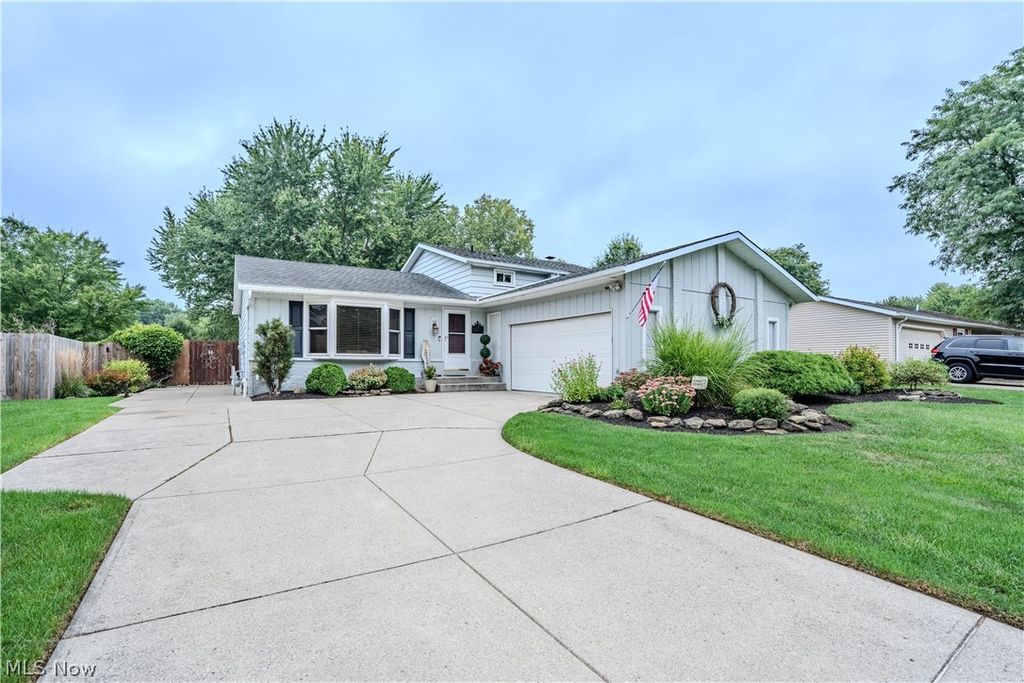 20566 Village Green Drive, Strongsville, OH 44149