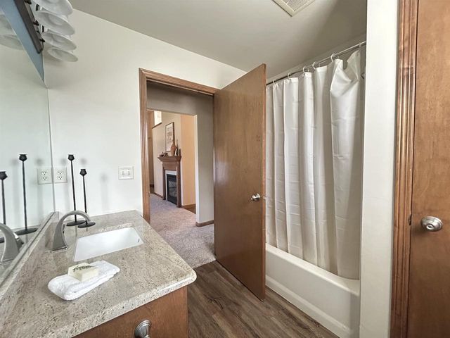 1916 PINK DOGWOOD WAY, Green Bay, WI 54313