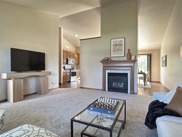 1916 PINK DOGWOOD WAY, Green Bay, WI 54313