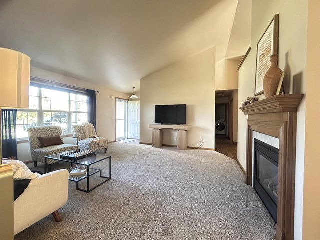 1916 PINK DOGWOOD WAY, Green Bay, WI 54313