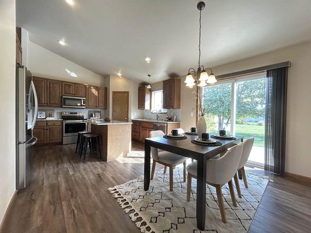 1916 PINK DOGWOOD WAY, Green Bay, WI 54313
