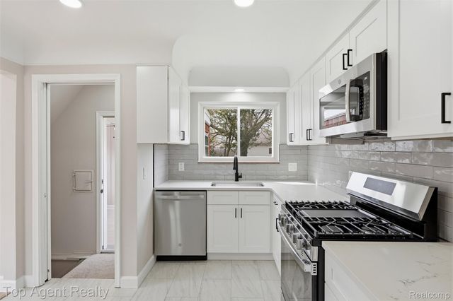 21407 Pallister Street, St. Clair Shores, MI 48080