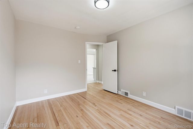 21407 Pallister Street, St. Clair Shores, MI 48080