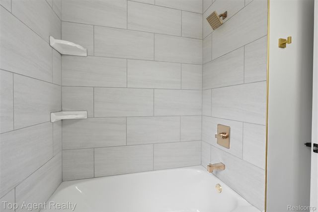 21407 Pallister Street, St. Clair Shores, MI 48080