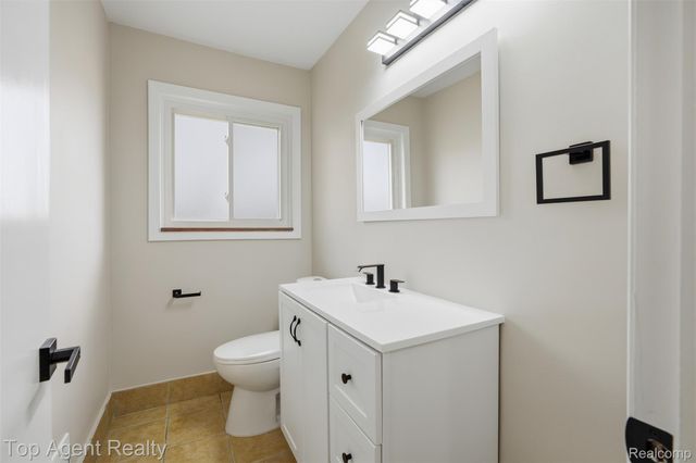 21407 Pallister Street, St. Clair Shores, MI 48080
