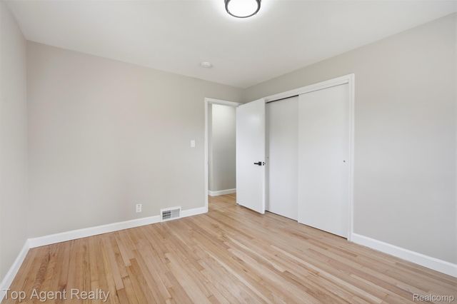 21407 Pallister Street, St. Clair Shores, MI 48080