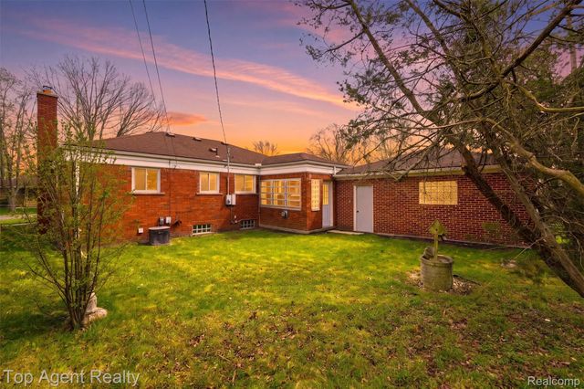 21407 Pallister Street, St. Clair Shores, MI 48080