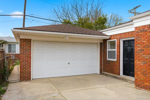 21407 Pallister Street, St. Clair Shores, MI 48080