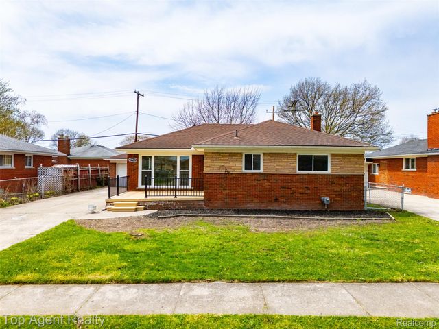 21407 Pallister Street, St. Clair Shores, MI 48080