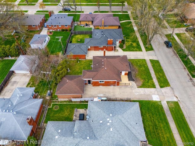 21407 Pallister Street, St. Clair Shores, MI 48080