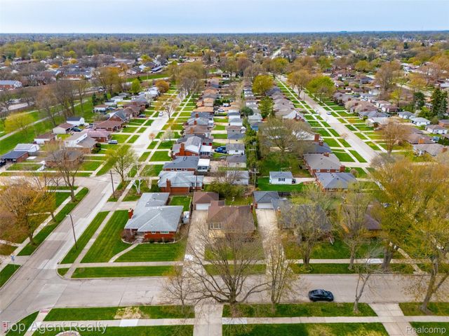 21407 Pallister Street, St. Clair Shores, MI 48080