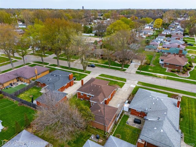 21407 Pallister Street, St. Clair Shores, MI 48080
