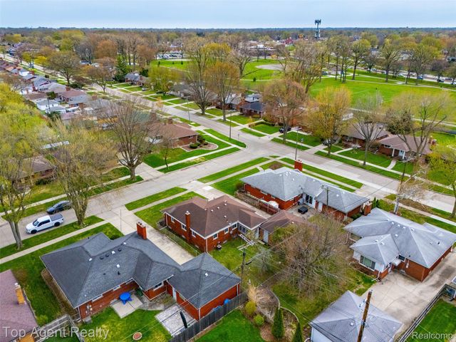 21407 Pallister Street, St. Clair Shores, MI 48080
