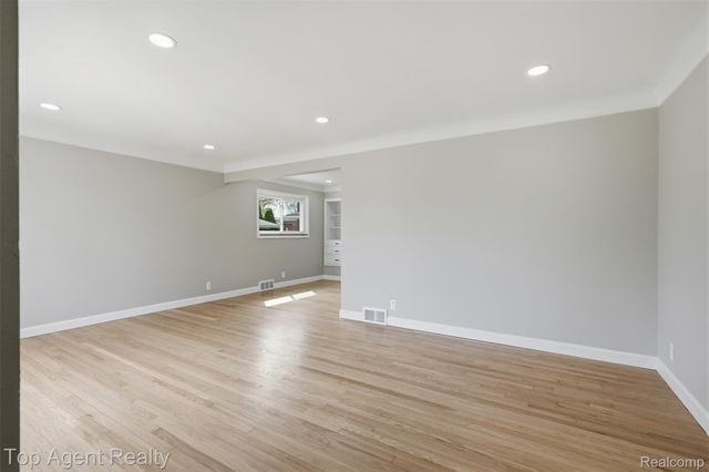 21407 Pallister Street, St. Clair Shores, MI 48080