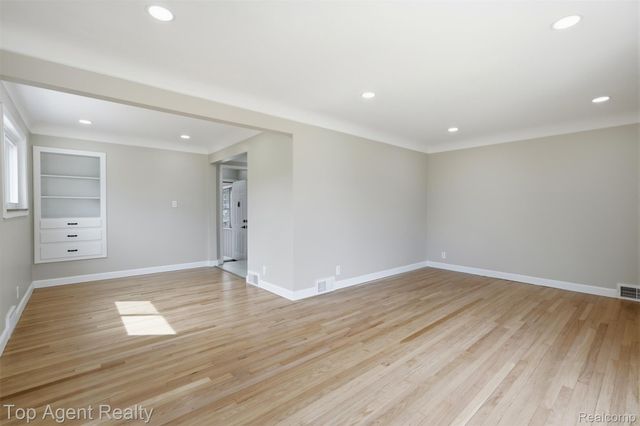 21407 Pallister Street, St. Clair Shores, MI 48080