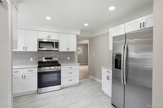 21407 Pallister Street, St. Clair Shores, MI 48080