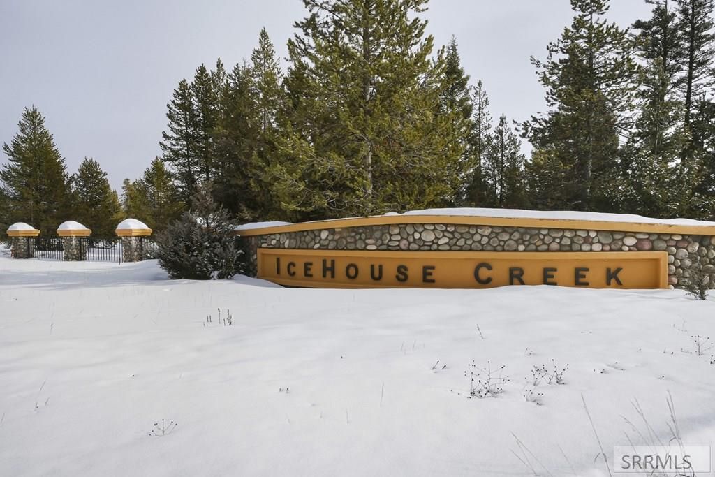 Image 4 of property listing at 4033 Brooks Blaze Lane, Island Park, ID 83429