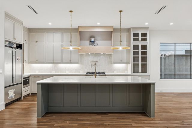 1021 Ashland Street, Houston, TX 77008