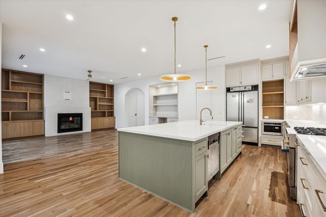 1021 Ashland Street, Houston, TX 77008