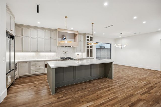 1021 Ashland Street, Houston, TX 77008