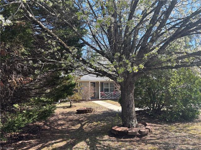 3009 Brookrun Drive, Jamestown, NC 27282