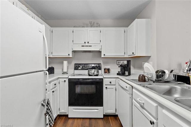 3009 Brookrun Drive, Jamestown, NC 27282