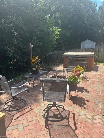 3009 Brookrun Drive, Jamestown, NC 27282