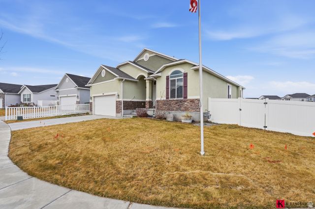 927 N PETRO DR, Tooele, UT 84074