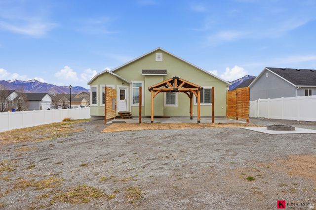 927 N PETRO DR, Tooele, UT 84074