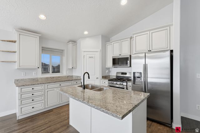 927 N PETRO DR, Tooele, UT 84074