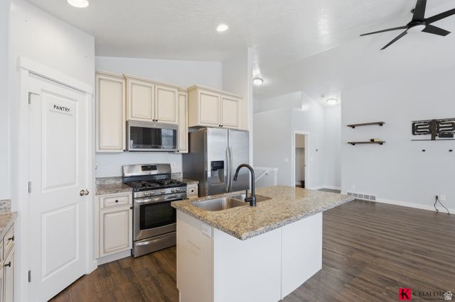 927 N PETRO DR, Tooele, UT 84074