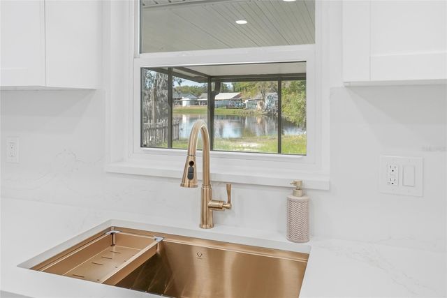 16133 SANDCREST WAY, Tampa, FL 33618