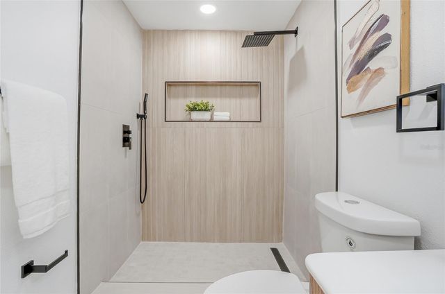 16133 SANDCREST WAY, Tampa, FL 33618